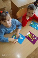 Діти 1-Б класу на уроці трудового навчання