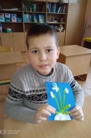 Діти 1-Б класу на уроці трудового навчання