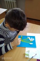 Діти 1-Б класу на уроці трудового навчання